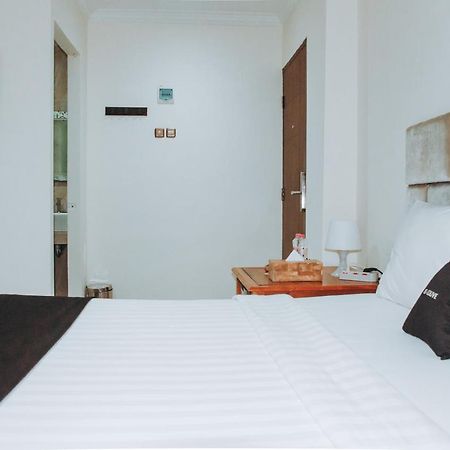 Ds Colive Marina Airport Hotel Semarang Exterior foto